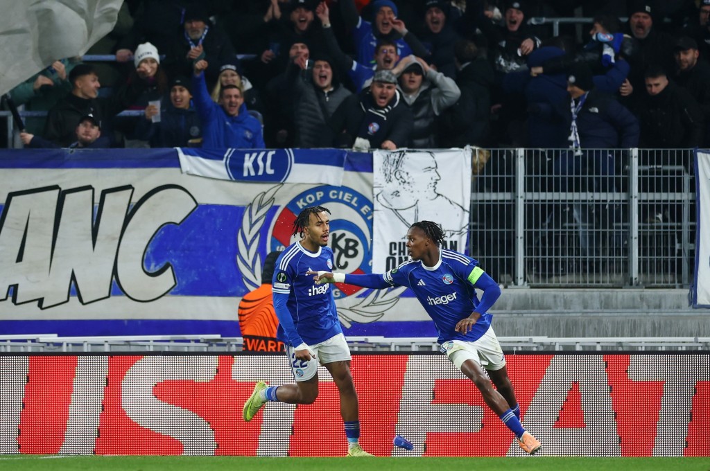 斯特拉斯堡升上次席。路透社