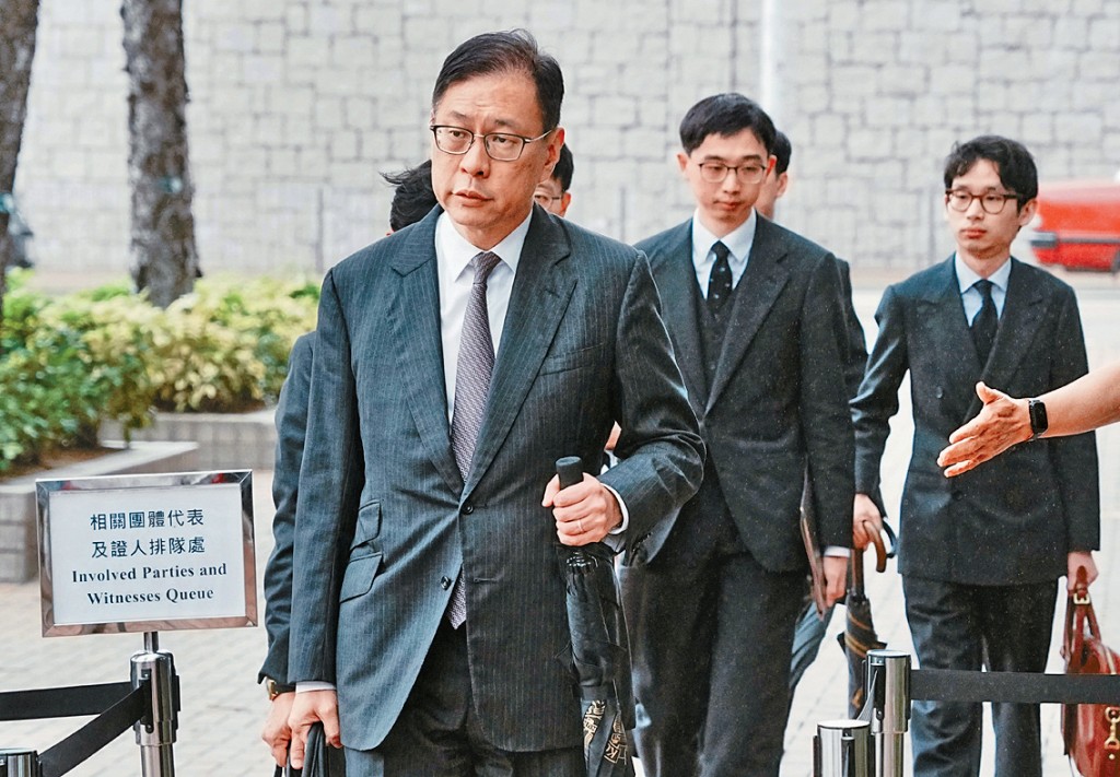 杜淦堃关注天面水缸是否有水，下次听证会将会再次邀请钟杰文作供回应。