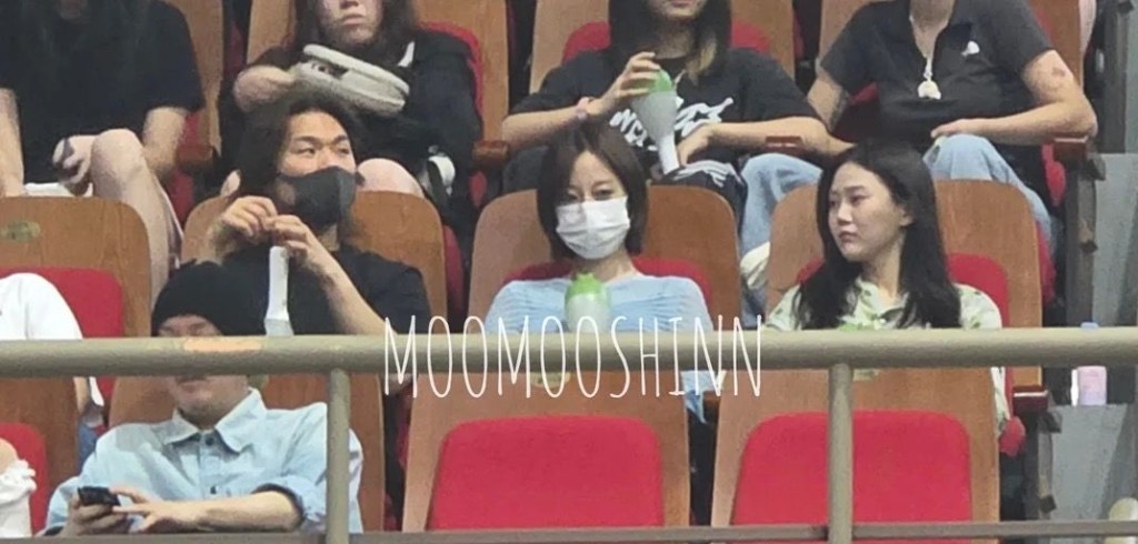 大聲與齡智（中）及定效相約去看MAMAMOO演唱會。