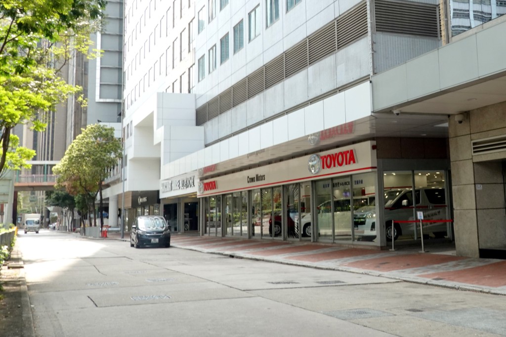 ●假日告士打道無論人流或車流漸見稀疏,「汽車街」地位今非昔比。 ●假日告士打道無論人流或車流漸見稀疏,「汽車街」地位今非昔比。