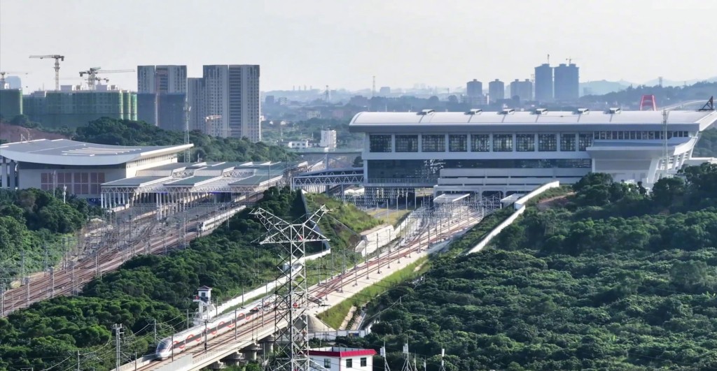 福廈高鐵通車後，福州至廈門最快55分鐘可達。中國鐵路