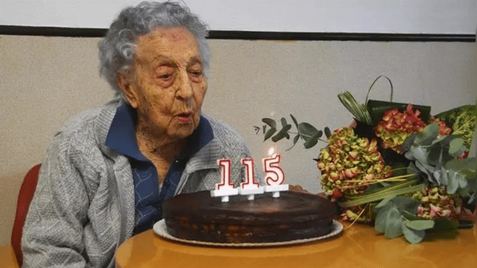 目前获认证在世最长寿女性为117岁的西班牙婆婆莫雷拉（Maria Branyas Morera）。