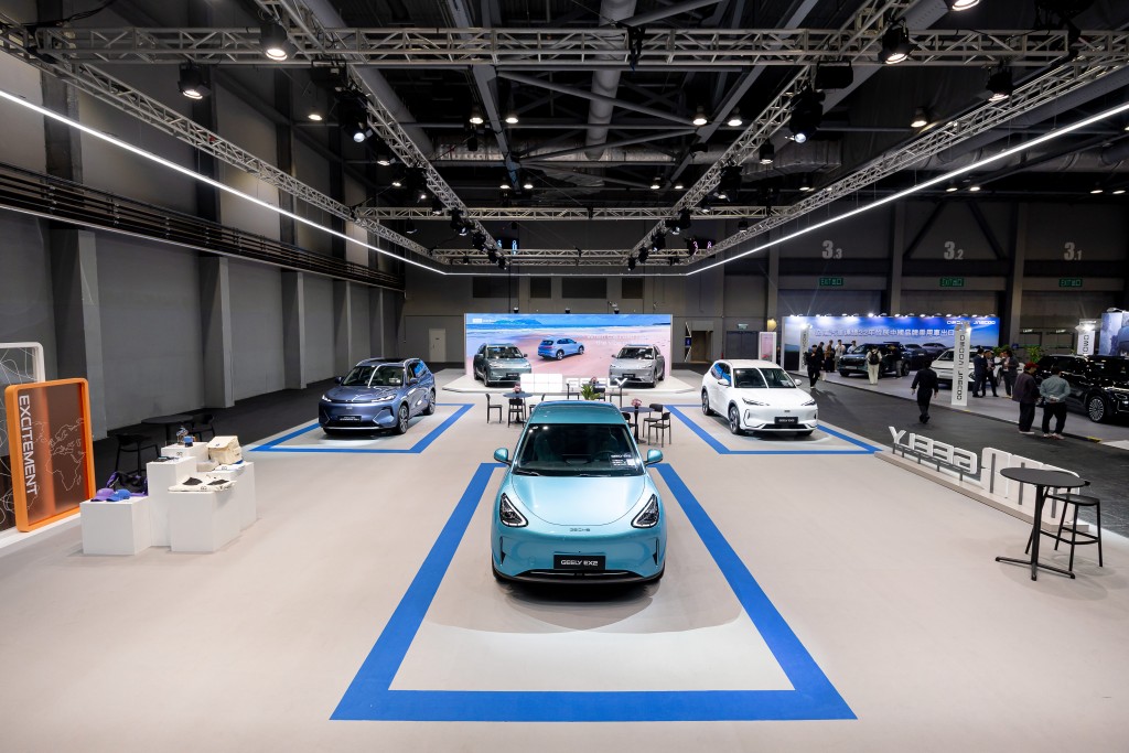 香港國際汽車博覽IMXpo 2025：展出新車涵蓋純電動和外插充電混能SUV，矚目吸引。