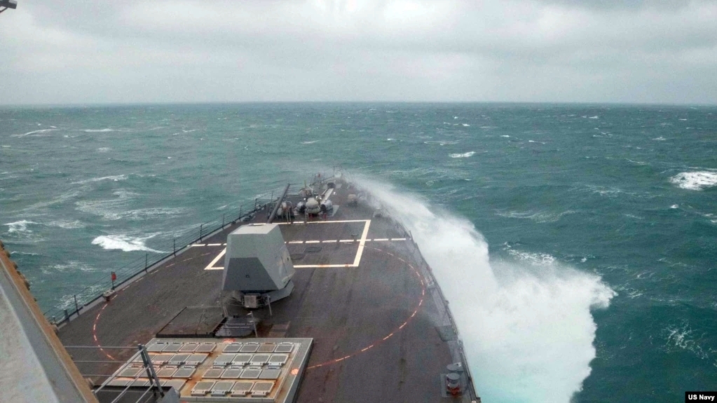 美海軍發出圖片，鍾雲號經過台海。
