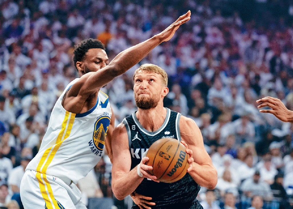 ■小沙邦尼斯（右）續約帝王，合約總值17億港元。