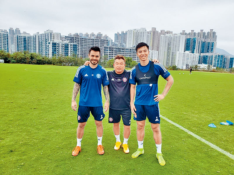 東方龍獅昨宣布簽入馮慶燁（右）及林恩許（左）兩名前富力R&F球員。