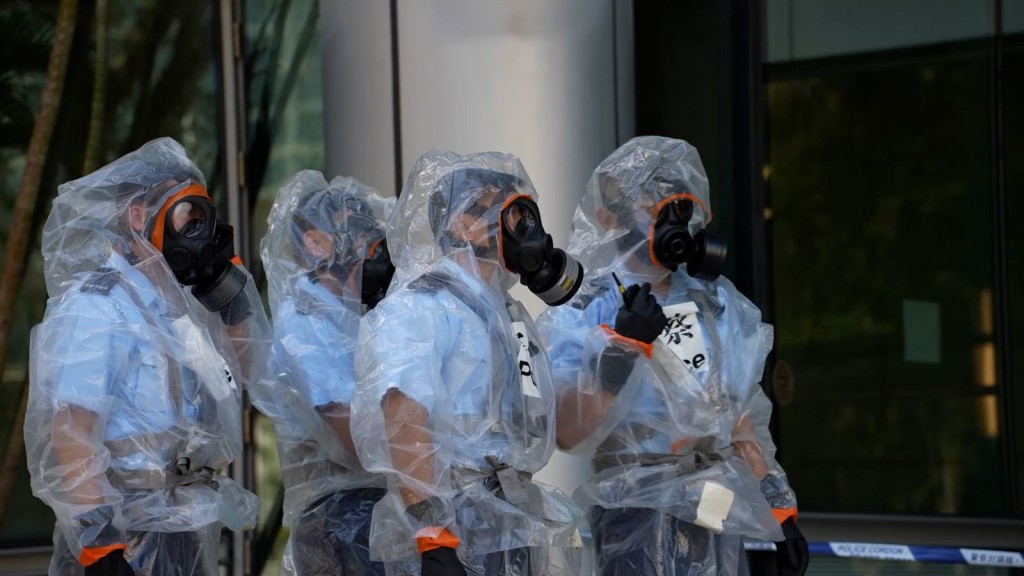 跨部门今日于香港科学园演习模拟生化核辐射泄漏。警方提供