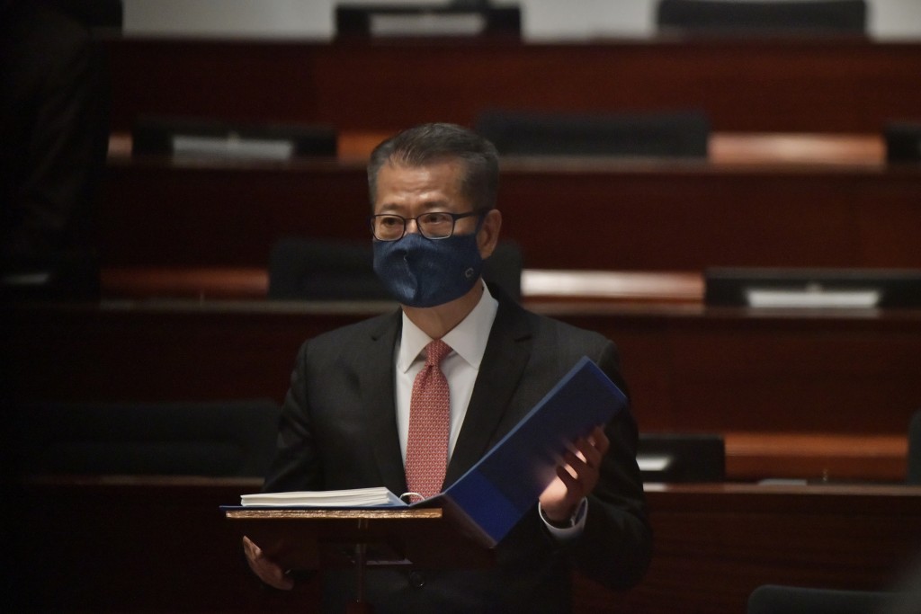 财政司司长陈茂波发表预算案。陈极彰摄
