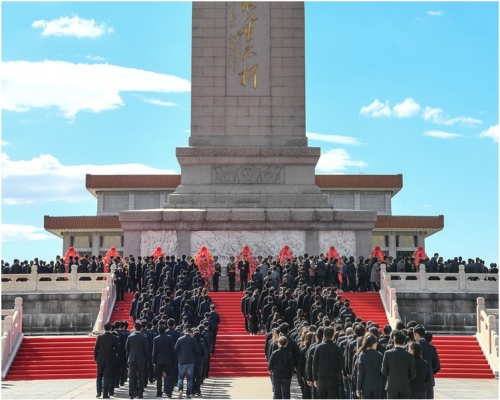 烈士纪念日向人民英雄敬献花篮仪式在北京天安门广场举行。 资料图