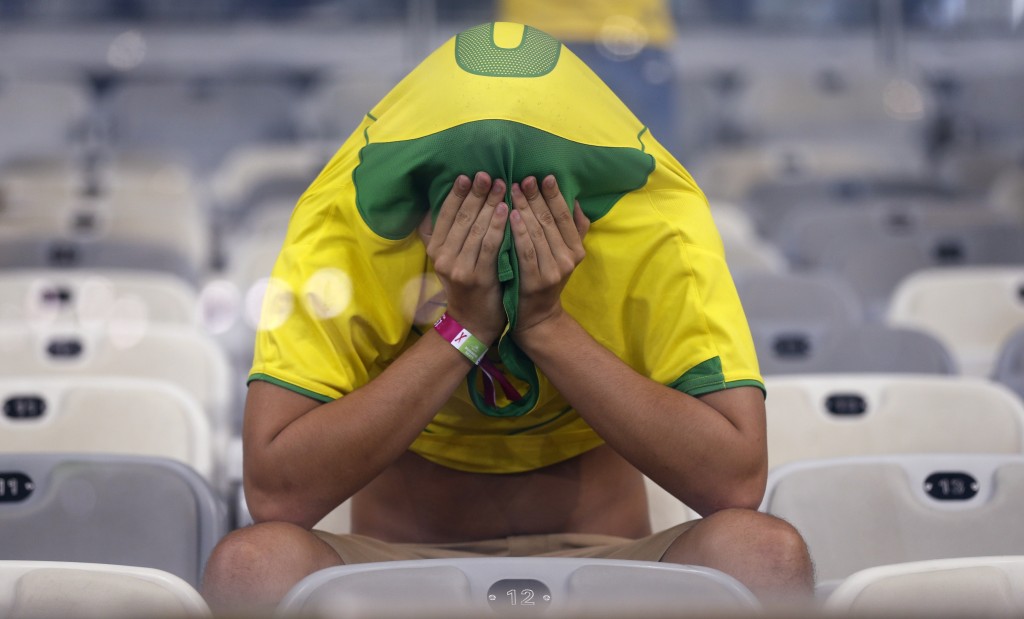 巴西迷难以置信。AP资料图片