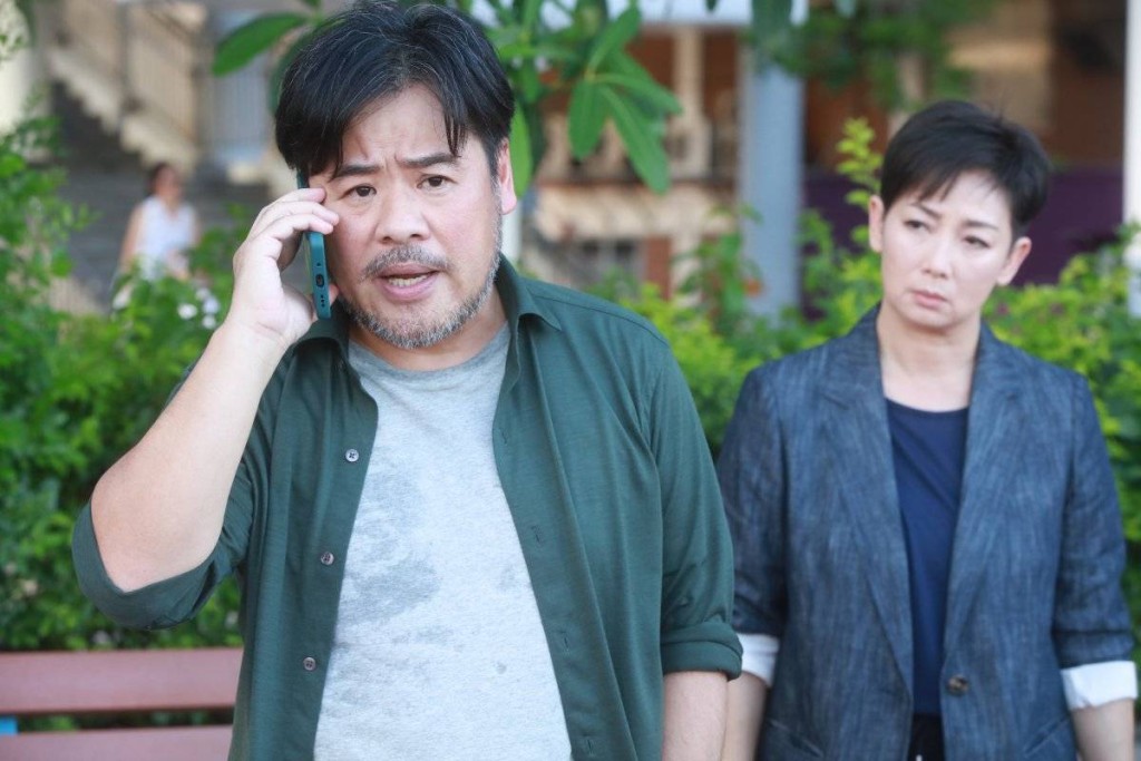 王綺琴在《死有對証》與韋家雄飾演離婚夫妻。