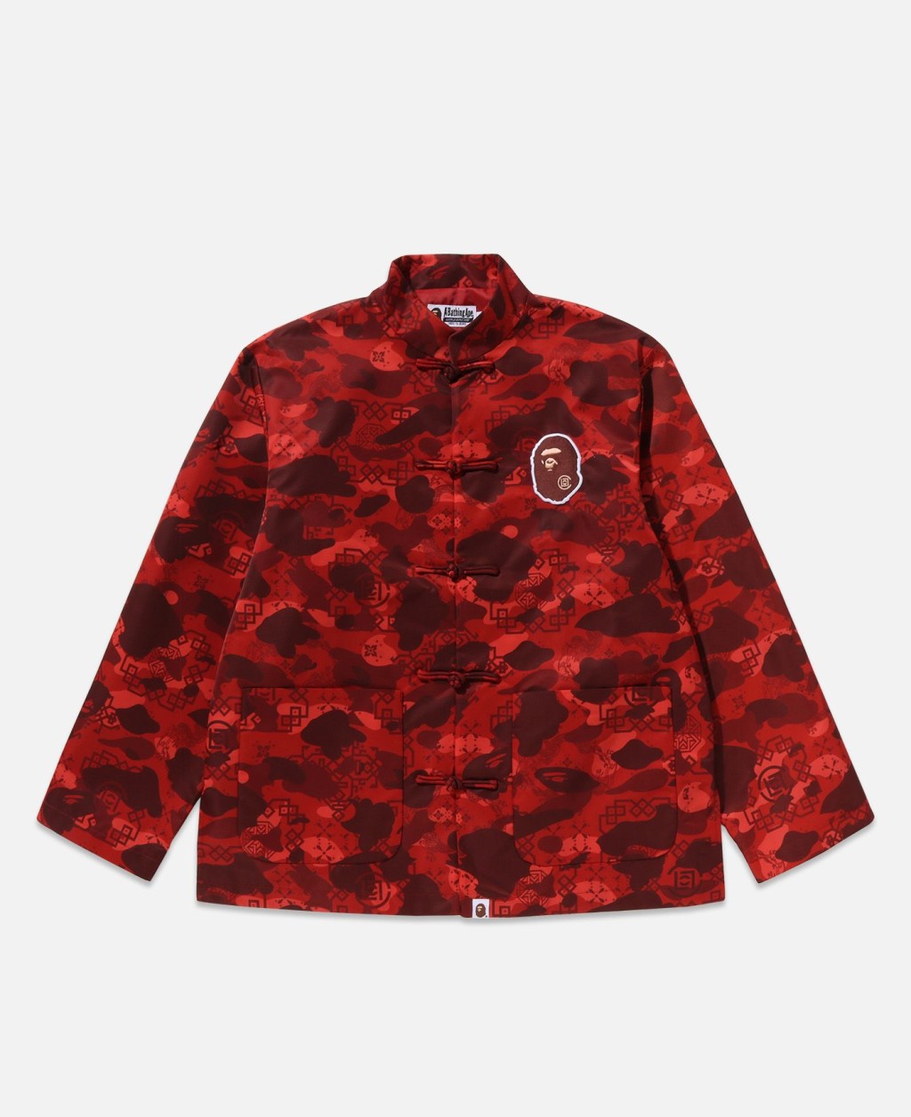 BAPE×CLOT系列唐裝外套， 以前者的經典迷彩圖案融入後者的Silk Royale絲綢圖騰，配以中式盤扣。$3,499/JUICE