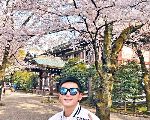 ■張哲瀚拜訪日本神社。