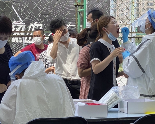 居民接受检测。AP