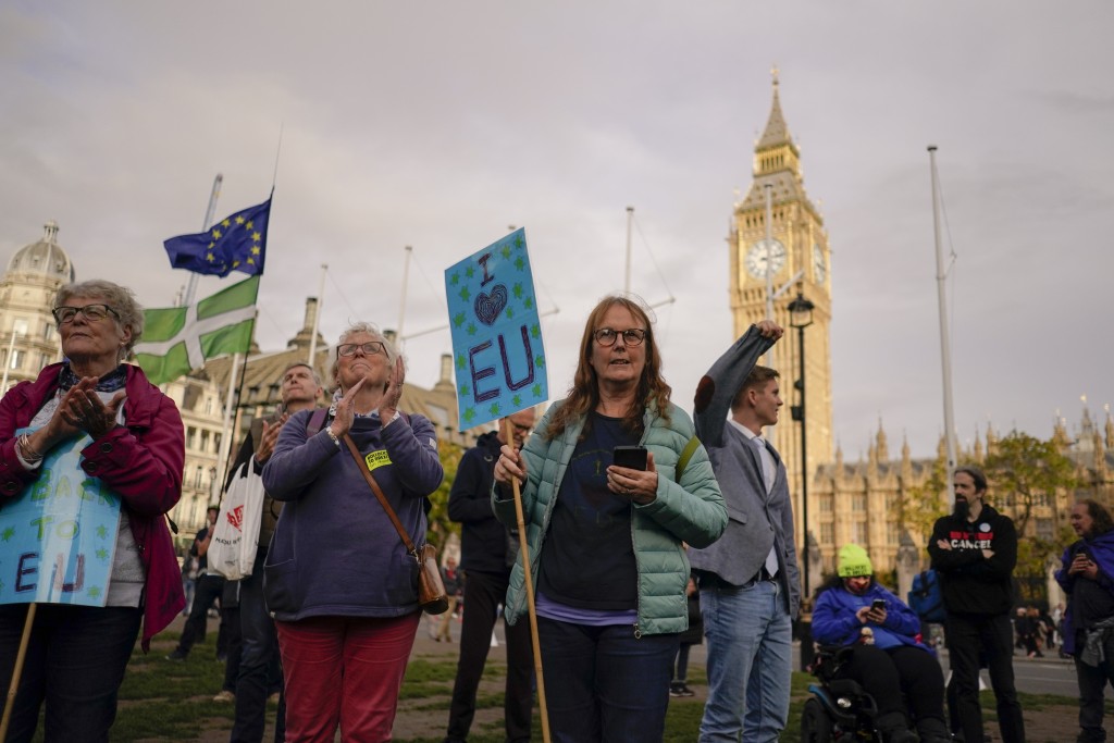 示威者支持英國重新加入歐盟。AP圖片
