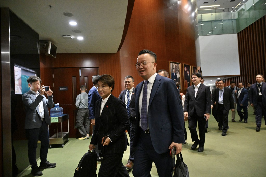 新界東南方國珊等。