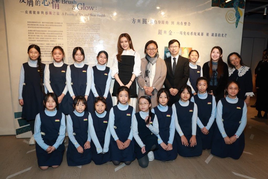 李佳芯而家自组工作室做老板。