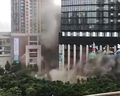 大火烧了六个多小时才被救熄。