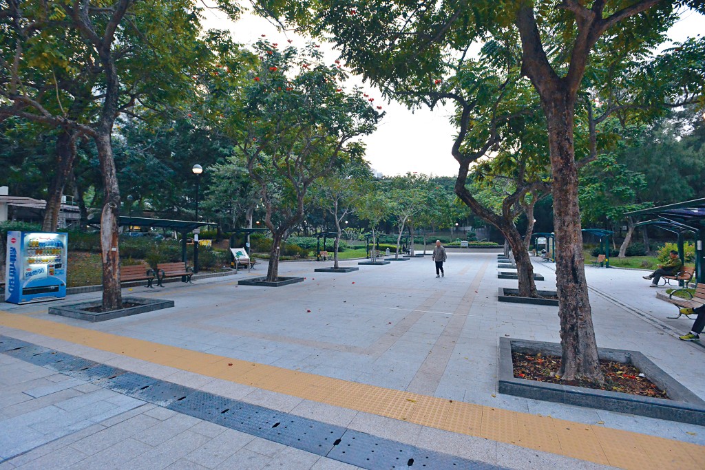 天水圍公園帶來綠色悠閒環境，適合都市人到來放鬆身心。