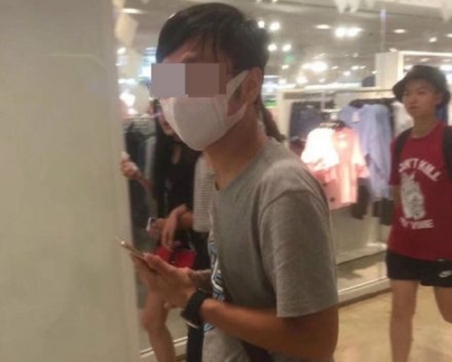口罩男子被捕。網圖