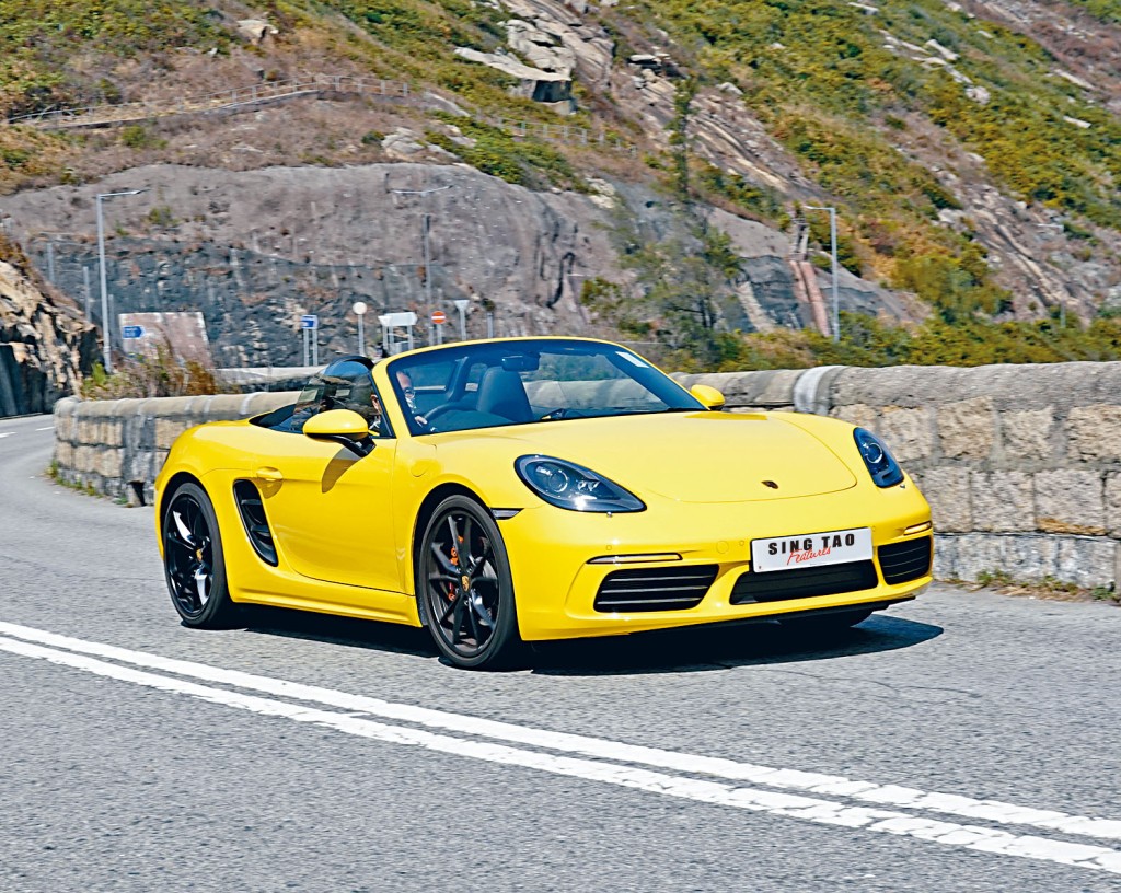 這一代718 Boxster S（982型）推出已五年，款式未見落伍，駕駛樂趣仍然動人。
　　