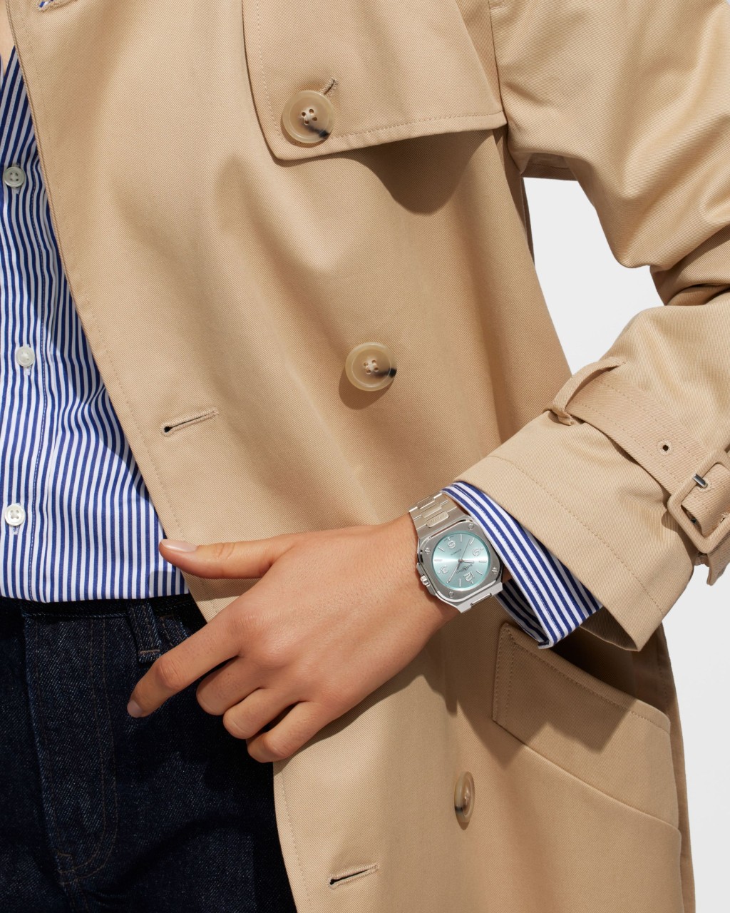Bell & Ross BR-05 36 MM最令人感覺舒服的,在於它的冰藍色面,夏日佩戴最是透心涼。 Bell & Ross BR-05 36 MM最令人感覺舒服的,在於它的冰藍色面,夏日佩戴最是透心涼。