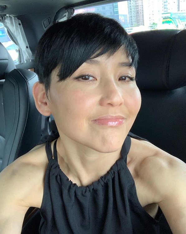 54歲劉美君，雖然已經抱孫做嫲嫲，身材都相當健美。網上圖片