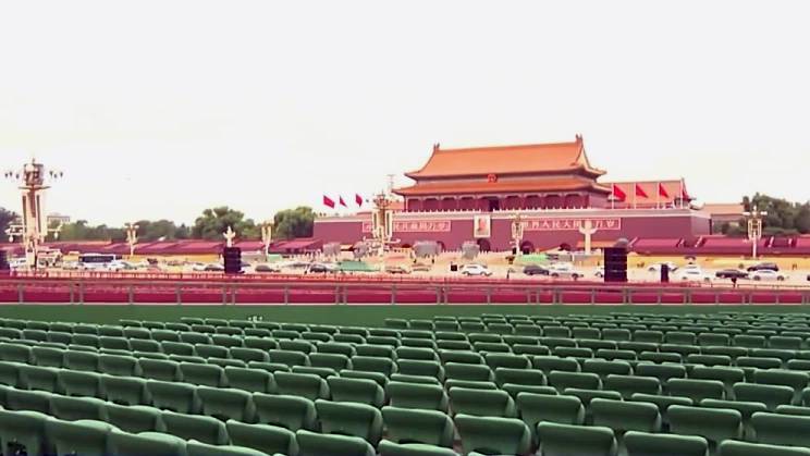 天安門廣場核心區佈置基本就緒,據報可容納超5萬人觀禮。 央視截圖