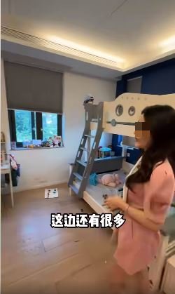 港漂靓妈月租6位数的香港星级豪宅上层，其一是小朋友房间。