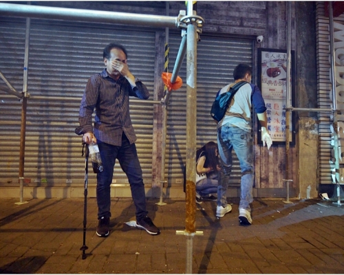 昨日多區有示威活動,警方以催淚彈驅散示威者,有途經市民疑吸入後不適。