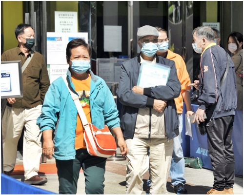 政府開打第3針新冠肺炎疫苗，繼續讓市民「有得揀」，可選擇接種科興或復必泰。