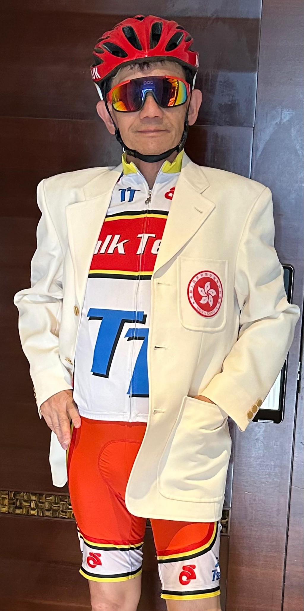 筆者以單車手這型參賽,外披港隊制服。筆者提供 筆者以單車手這型參賽,外披港隊制服。筆者提供
