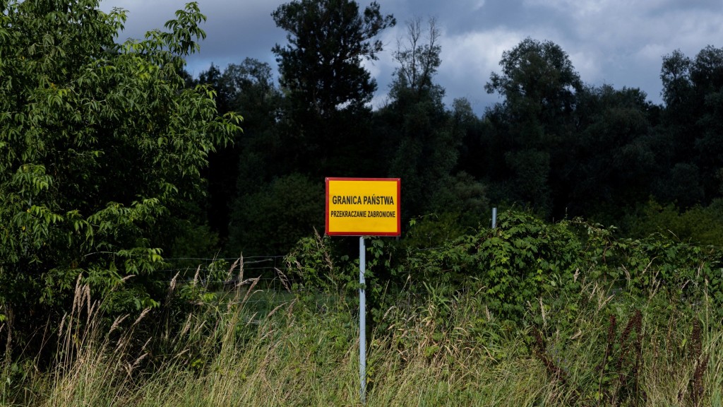 波蘭科斯托姆洛蒂附近，波白邊境豎立着「國家邊界禁止穿越」的告示牌。 路透社