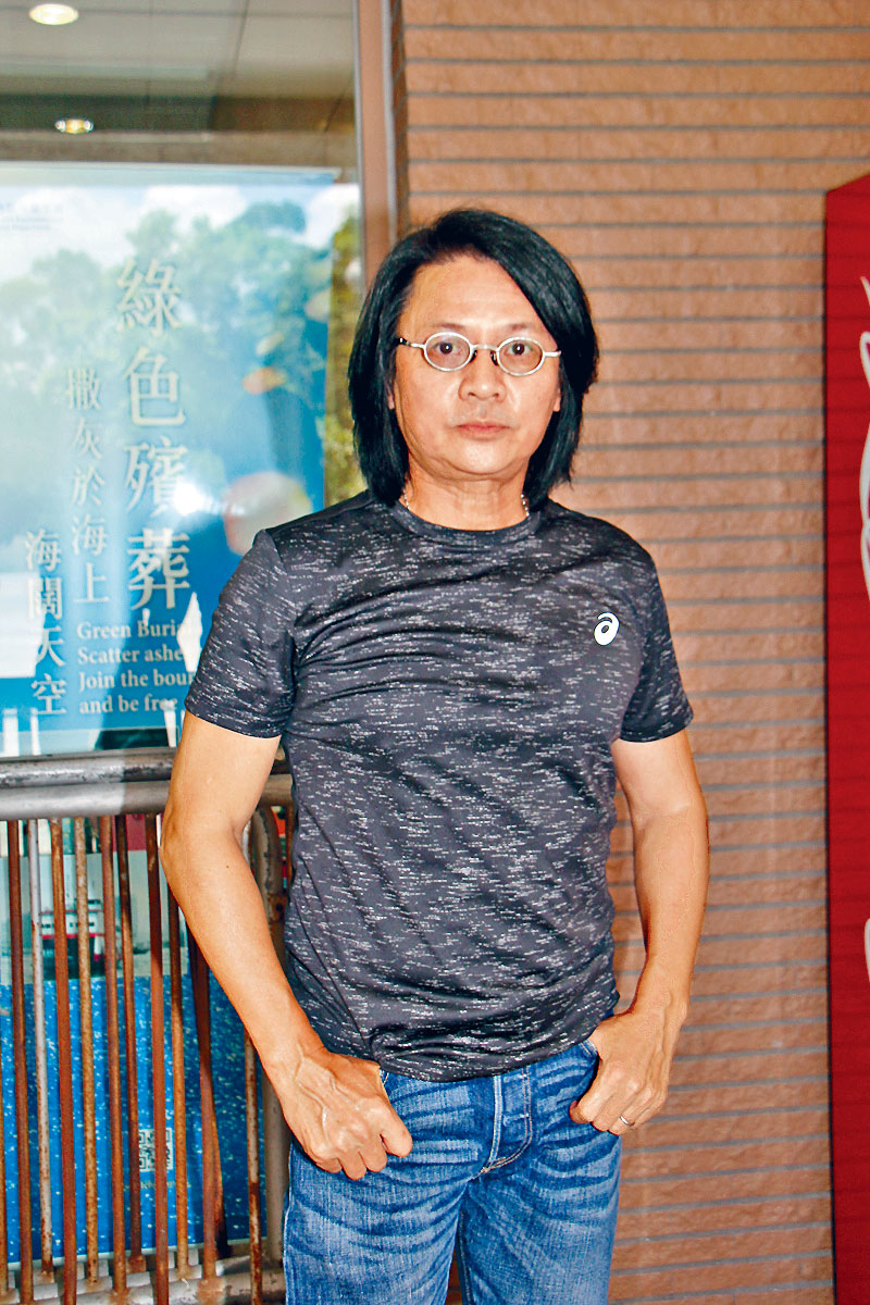 尹天照與鄧衍成因為粗口來粗口去而成好友。