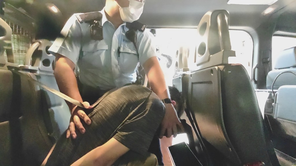 警方先後拘捕兩名男子。黃文威攝