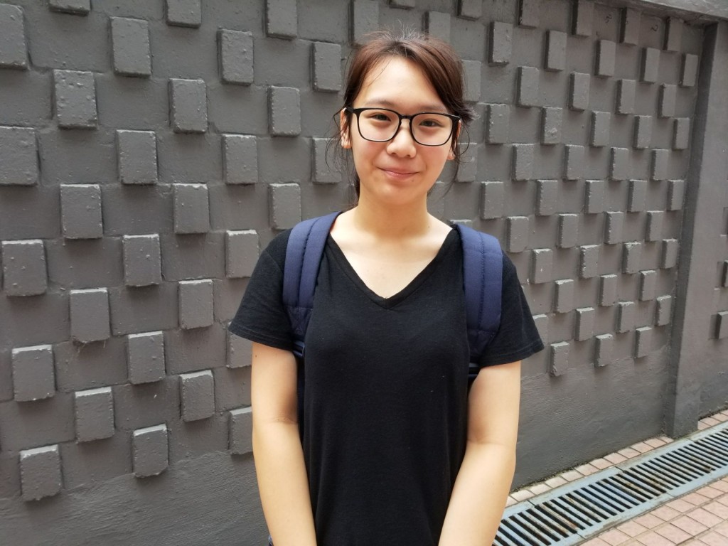 蔡同學最終選擇了「廣告及市場傳播高級文憑」。