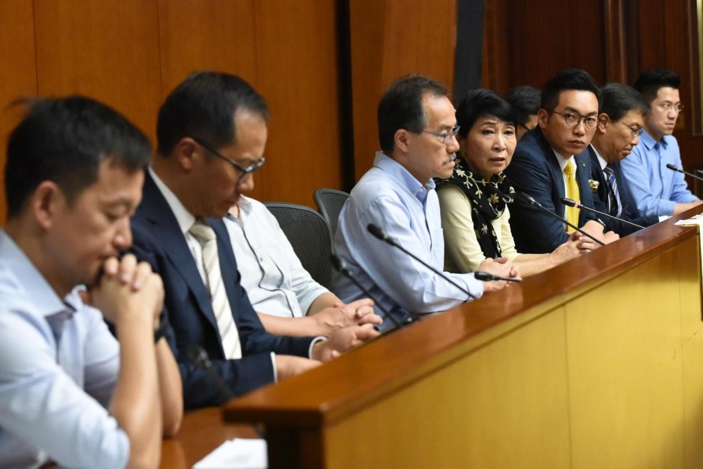 22名民主派立法會議員發表聲明,形容「佔中九子」案的審訊屬政治審判。