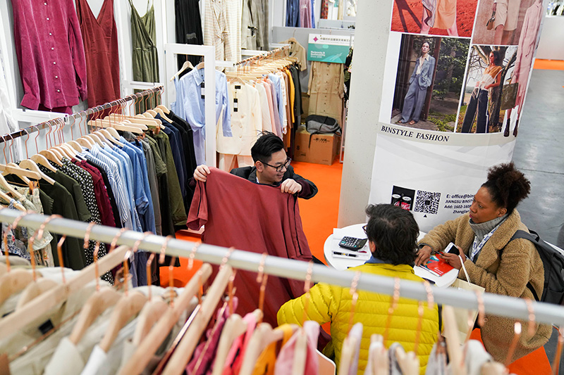 首季內地紡織服裝累計出口672.3億美元。新華社資料相