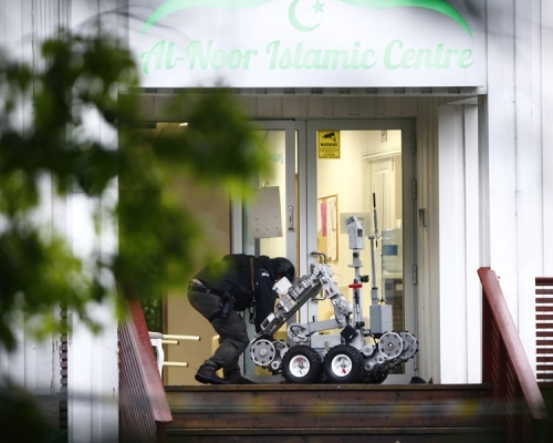 槍手闖入清真寺內開火。AP 