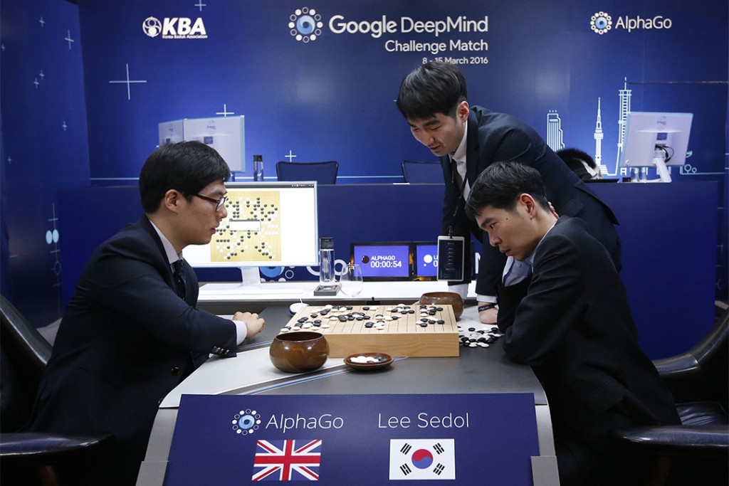 2016年AlphaGo战胜韩国顶级棋手李世石。