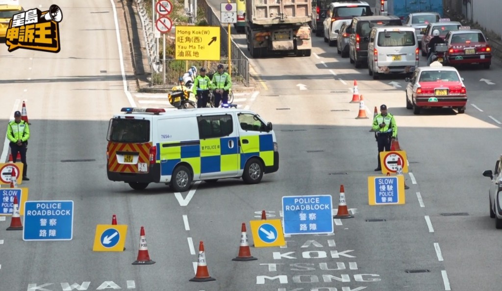 警方設路障截停懷疑超速車輛。