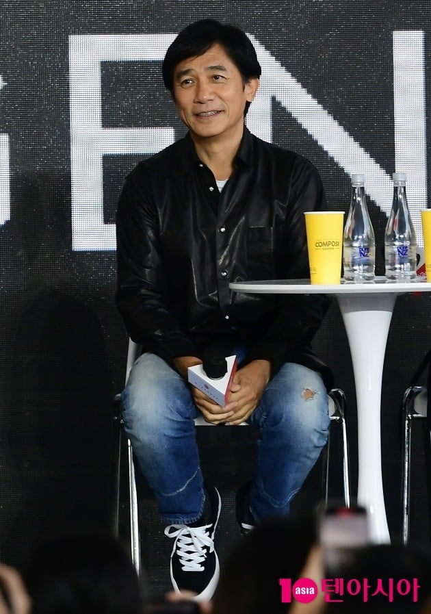 梁朝伟在当地举行分享会及现身影展打手印兼与多位知名韩国电影人交流。