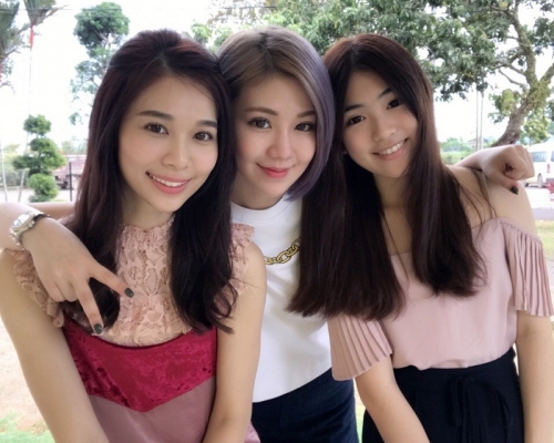 楊秀惠上載與兩位妹妹合照，獲網民大讚。