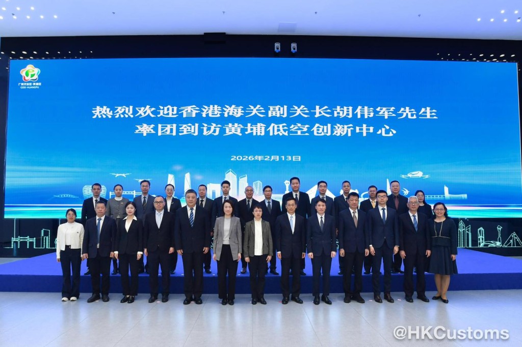 代表團參觀大灣區(黃埔)低空經濟產業創新中心。