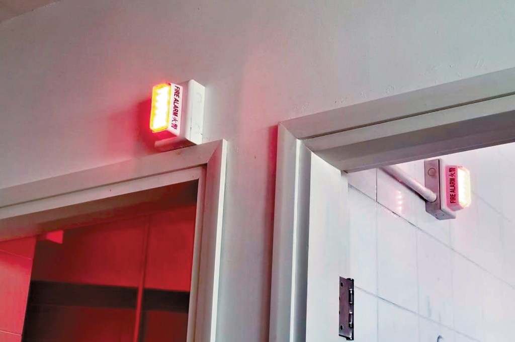 現時全港有近4.8萬人聽覺有困難，當中公屋聽障住戶可免費申請安裝「火警閃燈裝置」。 