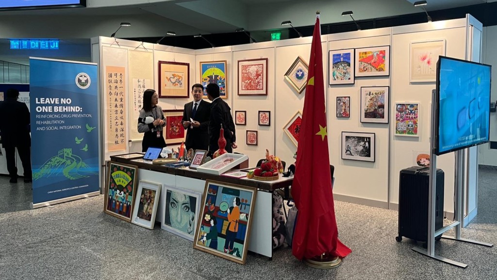 聯合國國際會議宣揚禁毒  香港藝術作品藉貓咪薰衣草帶出信息