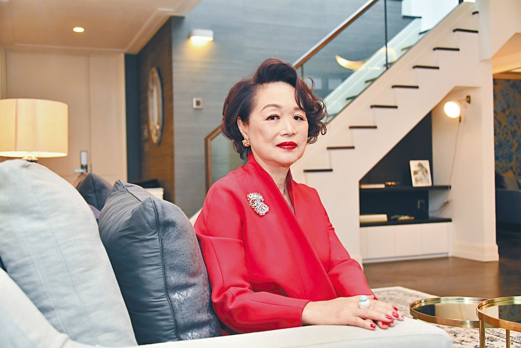 The V Group創辦人兼主席陳韻雲表示,山頂道20號超級洋房項目將推出標售,呎價將挑戰一手新高。