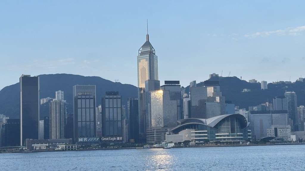 本港地區今日大致多雲,有幾陣驟雨。蔡楚輝攝 本港地區今日大致多雲,有幾陣驟雨。蔡楚輝攝