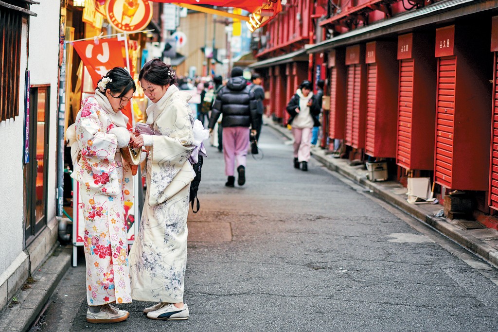 上月中國內地訪日遊客數量大降45.3%。