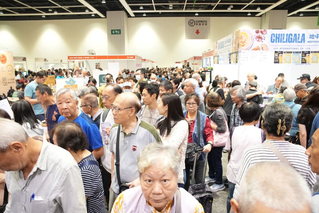 65 歲或以上長者可免費參觀展覽集團的展覽活動，從而獲取新資訊和體驗新產品機會，助力推動銀髮市場發展。